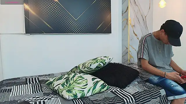 JordanAndAndrew online show from November 2025 08:18:01 PM