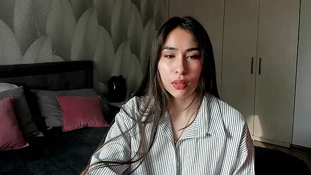 Snapshot of Bambiii_bby chatting on February 2026 03:50:01 AM Bambiii bby online show from February 2026 03:50:01 AM