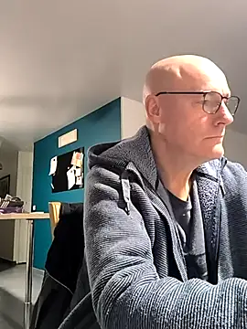 bogland33 online show from November 2025 07:37:01 PM