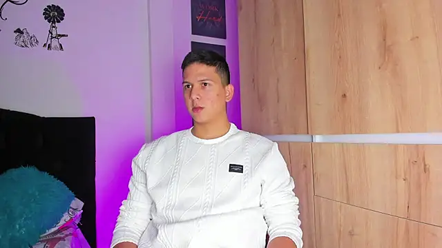 Snapshot of ANDREZALVAREZ chatting on December 2024 04:45:02 AM ANDREZALVAREZ online show from December 2024 04:45:02 AM