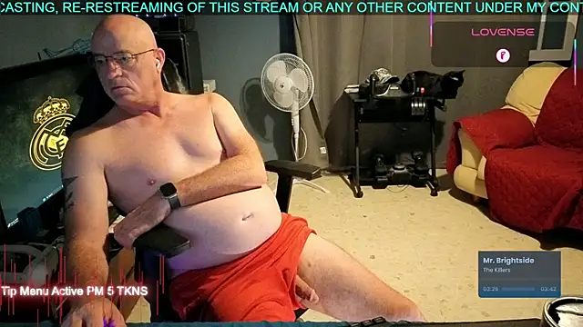 Snapshot of Pilot_Dave_69 chatting on September 2025 04:27:01 AM Pilot Dave 69 online show from September 2025 04:27:01 AM