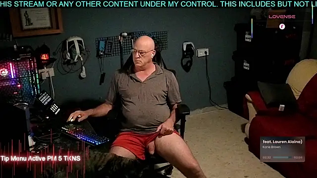 Snapshot of Pilot_Dave_69 chatting on November 2025 05:28:02 AM Pilot Dave 69 online show from November 2025 05:28:02 AM