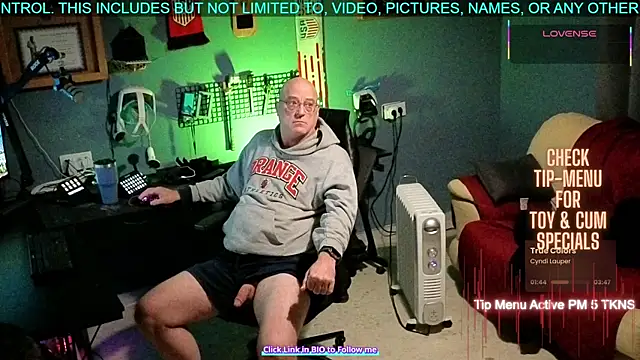 Snapshot of Pilot_Dave_69 chatting on November 2025 06:35:02 AM Pilot Dave 69 online show from November 2025 06:35:02 AM