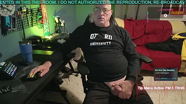 Snapshot of Pilot_Dave_69 chatting on December 2025 04:39:01 AM Pilot Dave 69 online show from December 2025 04:39:01 AM