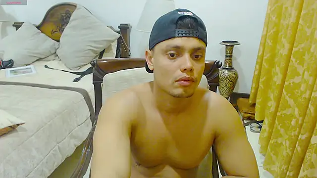 Snapshot of Booy_Hott chatting on February 2025 01:11:01 AM Booy Hott online show from February 2025 01:11:01 AM