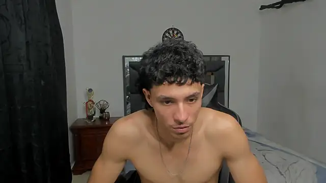 Snapshot of enzo_sloran chatting on June 2026 10:16:02 PM enzo sloran online show from June 2026 10:16:02 PM