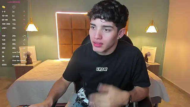 AlejooTwink online show from October 2025 12:58:01 AM