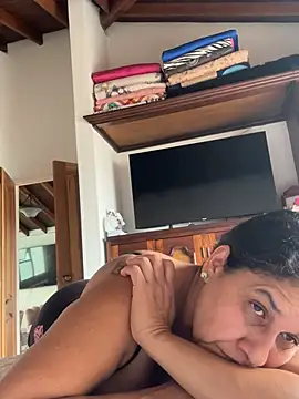 Snapshot of siri_duque chatting on May 2026 05:43:02 PM siri duque online show from May 2026 05:43:02 PM