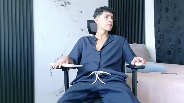 Noah tyler  online show from December 2025 05:42:02 PM