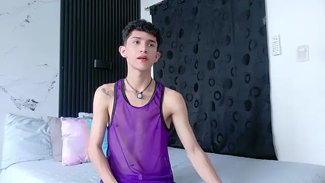 Noah tyler  online show from April 2026 06:55:01 PM