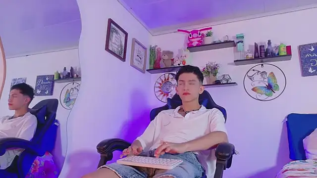Snapshot of Noah_tyler_ chatting on June 2026 10:33:02 PM Noah tyler online show from June 2026 10:33:02 PM