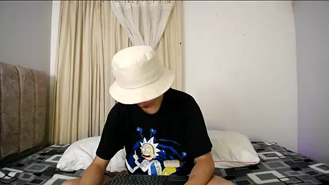 Snapshot of Yellowpokemon23 chatting on April 2026 09:34:02 PM Yellowpokemon23 online show from April 2026 09:34:02 PM