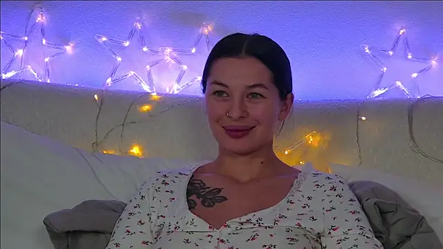 Snapshot of AlexandraBloom chatting on December 2024 04:20:02 AM AlexandraBloom online show from December 2024 04:20:02 AM