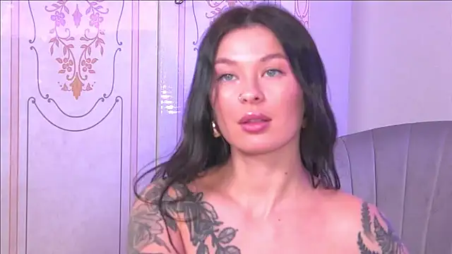 Snapshot of AlexandraBloom chatting on January 2025 12:14:02 AM AlexandraBloom online show from January 2025 12:14:02 AM