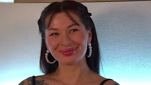 Snapshot of AlexandraBloom chatting on February 2025 03:45:01 AM AlexandraBloom online show from February 2025 03:45:01 AM
