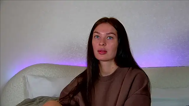 Snapshot of AlexandraBloom chatting on October 2025 06:28:02 PM AlexandraBloom online show from October 2025 06:28:02 PM
