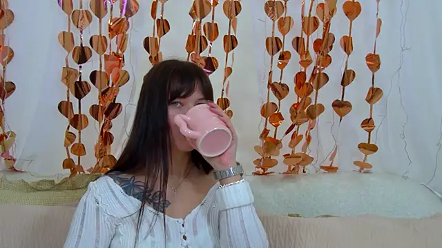 Snapshot of AlexandraBloom chatting on February 2026 06:59:02 PM AlexandraBloom online show from February 2026 06:59:02 PM