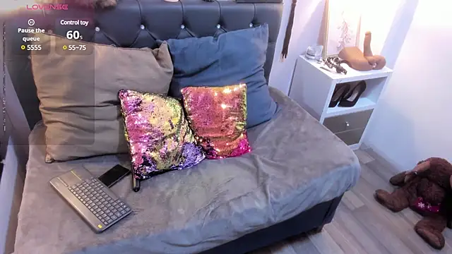 Snapshot of Slut_Milf_ chatting on February 2025 07:47:02 PM Slut Milf  online show from February 2025 07:47:02 PM