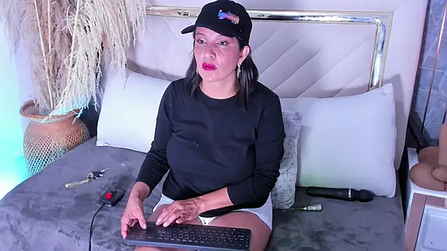 Snapshot of Slut_Milf_ chatting on September 2025 07:38:01 PM Slut Milf  online show from September 2025 07:38:01 PM