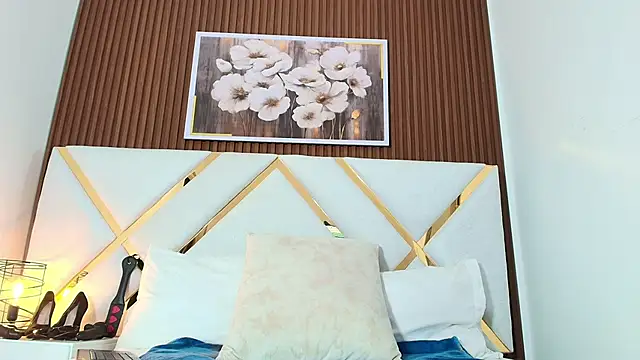 Snapshot of Slut_Milf_ chatting on October 2025 07:48:01 PM Slut Milf  online show from October 2025 07:48:01 PM