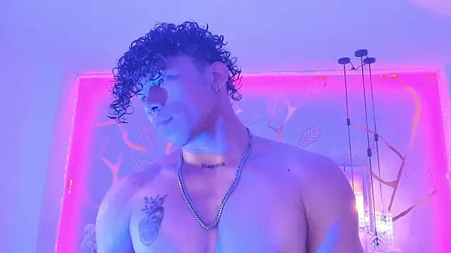 AkazaBoy  online show from November 2025 05:20:02 AM