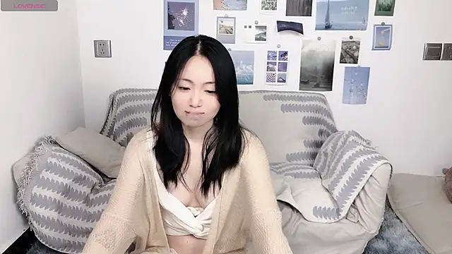 Snapshot of LiLiYbaby chatting on December 2024 03:42:01 PM LiLiYbaby online show from December 2024 03:42:01 PM