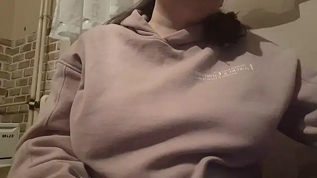 AalinnaK online show from February 2025 11:59:02 PM