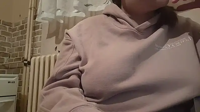 AalinnaK online show from February 2025 07:31:02 PM