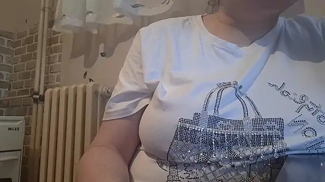 AalinnaK online show from February 2025 01:35:02 PM