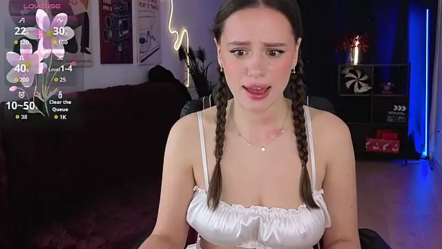 Emillias online show from November 2025 02:01:01 PM