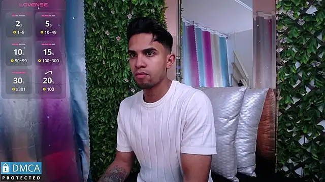 Snapshot of floriamANDjazmin chatting on February 2025 06:39:01 PM floriamANDjazmin online show from February 2025 06:39:01 PM