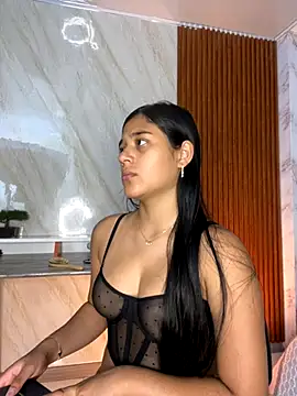 floriamANDjazmin online show from November 2025 07:13:02 PM