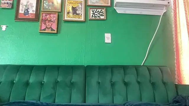 Snapshot of BaileyBaird chatting on December 2024 04:31:01 PM BaileyBaird online show from December 2024 04:31:01 PM