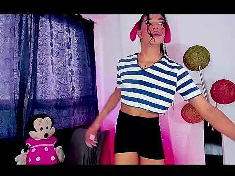 bloom444 online show from April 2026 06:10:01 PM