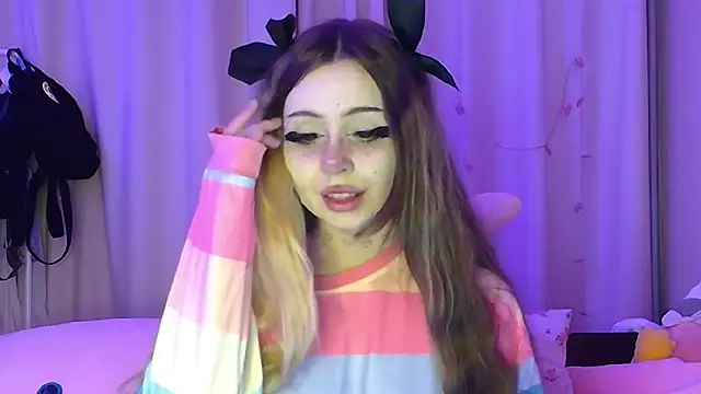 Snapshot of suemeow chatting on April 2026 10:12:02 PM suemeow online show from April 2026 10:12:02 PM