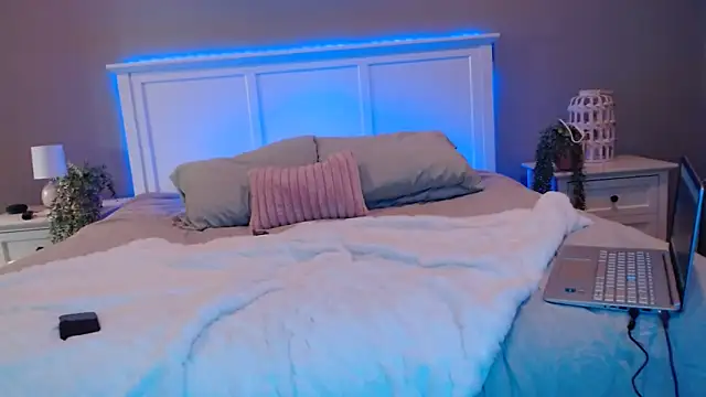 Naughty pussy2cum online show from January 2025 10:29:02 PM