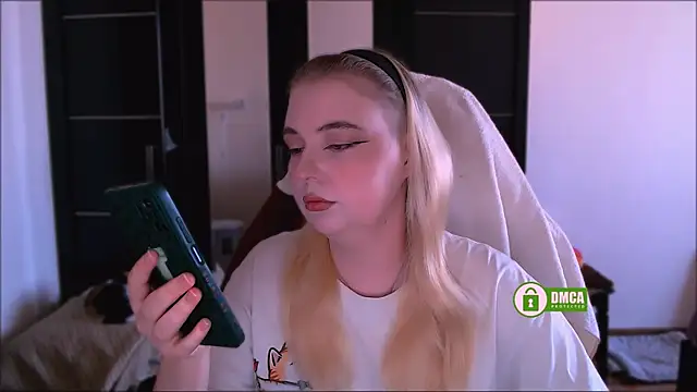 Snapshot of EvaAndLilith chatting on October 2025 09:08:01 AM EvaAndLilith online show from October 2025 09:08:01 AM