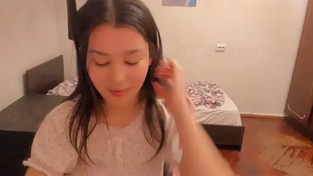 Snapshot of LunaXmii chatting on March 2025 10:20:02 PM LunaXmii online show from March 2025 10:20:02 PM