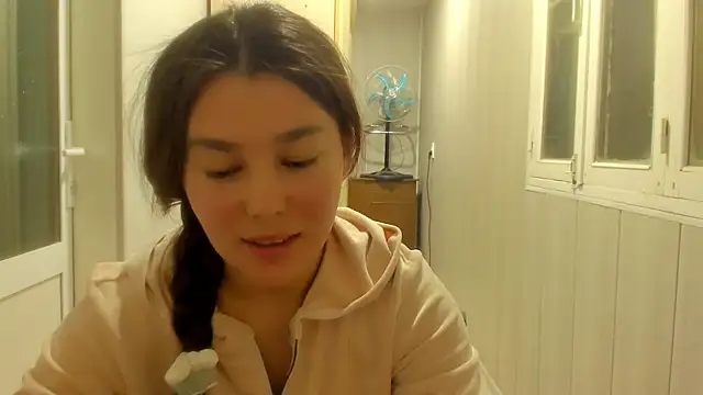 Snapshot of LunaXmii chatting on November 2025 11:29:01 PM LunaXmii online show from November 2025 11:29:01 PM