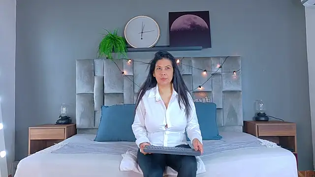 JaylaScott   online show from April 2026 11:40:01 AM