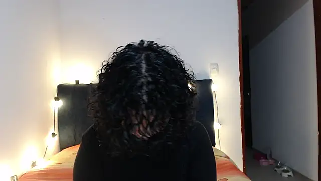 Snapshot of Bitsy_Messy chatting on June 2026 11:18:02 PM Bitsy Messy online show from June 2026 11:18:02 PM