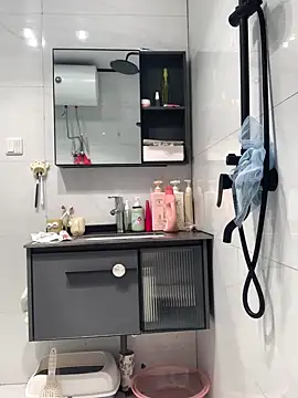 Aimeil online show from March 2025 12:44:02 PM