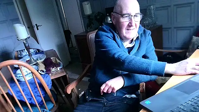 Adamdaddybear online show from February 2025 01:22:01 PM