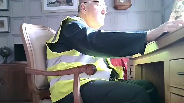 Adamdaddybear online show from February 2025 01:41:01 PM