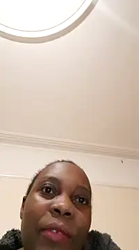 Snapshot of AfricanBeautyX chatting on December 2024 11:02:01 PM AfricanBeautyX online show from December 2024 11:02:01 PM