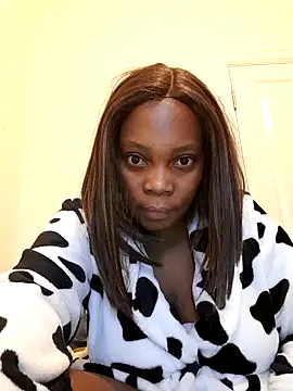 Snapshot of AfricanBeautyX chatting on December 2024 11:41:02 AM AfricanBeautyX online show from December 2024 11:41:02 AM