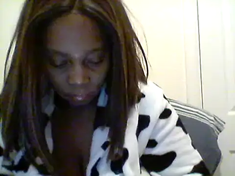 Snapshot of AfricanBeautyX chatting on December 2024 12:22:01 AM AfricanBeautyX online show from December 2024 12:22:01 AM