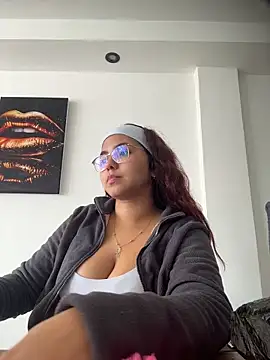 Miapeyton online show from November 2025 03:27:01 PM