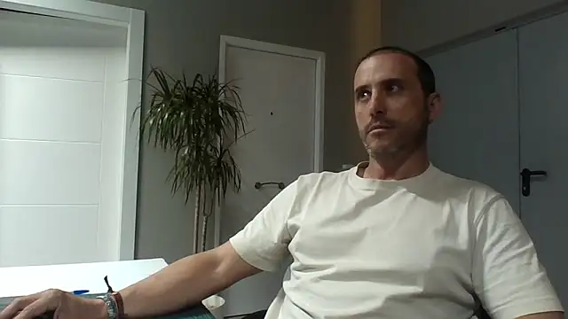 Lucas   81 online show from April 2026 06:52:01 PM