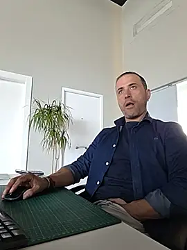 Lucas   81 online show from May 2026 09:47:02 AM